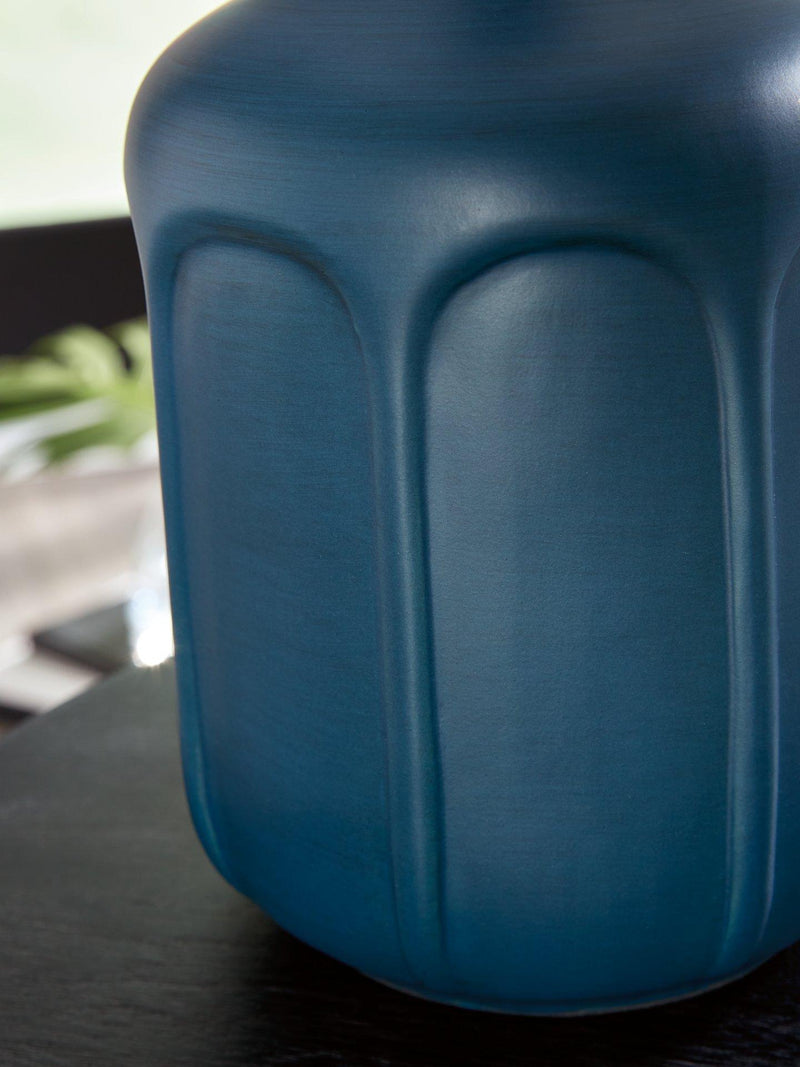 Gierburg Table Lamp - Furniture Now (CA)