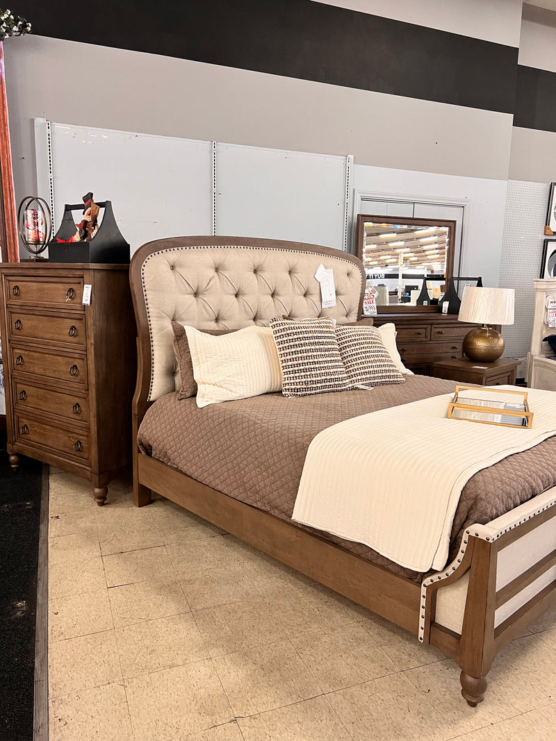 LIBERTY FURNITURE - AMERICANA FARMHOUSE KING SHELTER BED - 615-BR-KSH 615-BR15/16/91 Easter King Bed